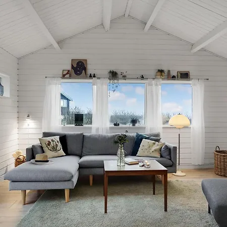 Three-Bedroom Holiday Home In Lokken Feriehus