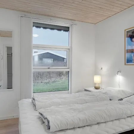 Three-Bedroom Holiday Home In Lokken Feriehus *