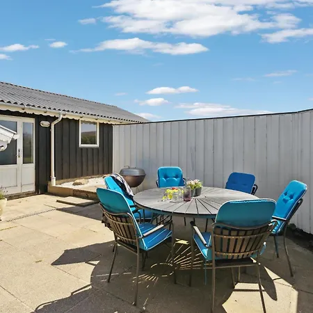 Feriehus Three-Bedroom Holiday Home In Lokken