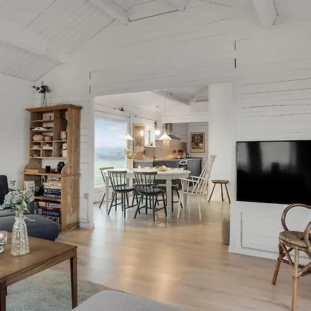 Three-Bedroom Holiday Home In Lokken